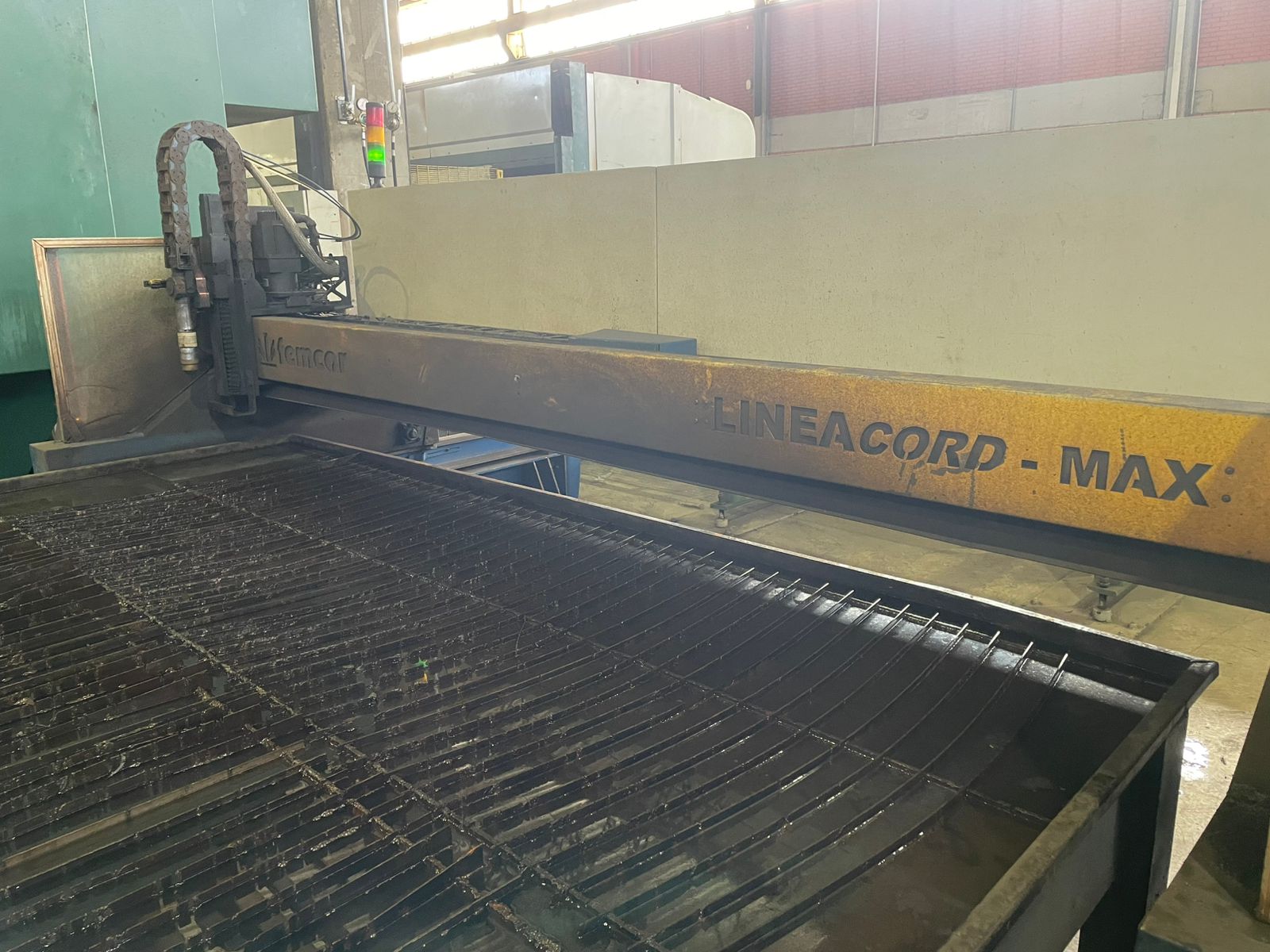 Máquina de corte a plasma